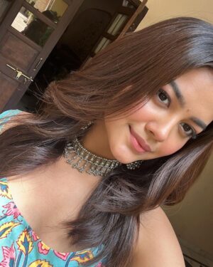 Priyal Mahajan Instagram - You make my heart smile- everyday!🤍🌸
Outfit- @bunaai