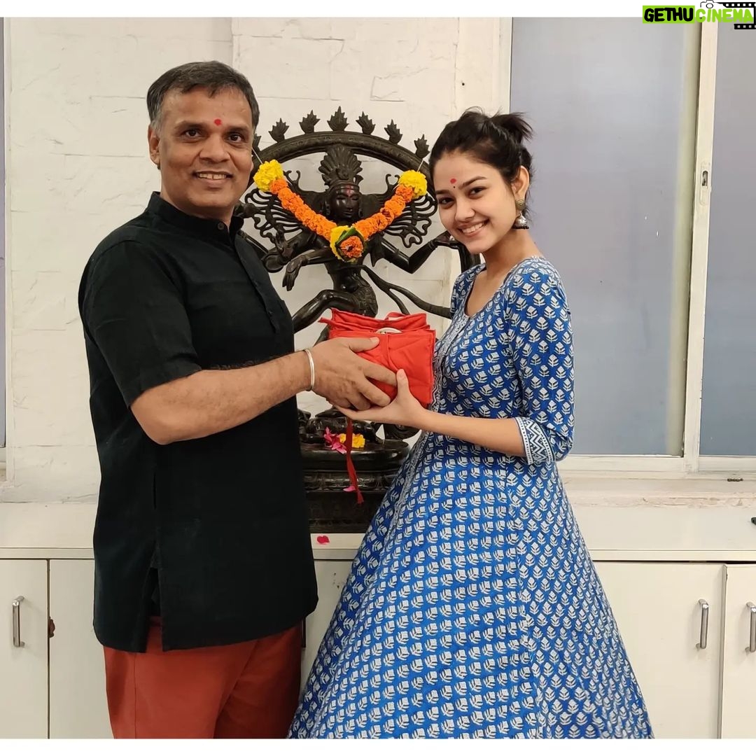 Priyal Mahajan Instagram - I am so glad to welcome Priyal Mahajan, a spectacular actor whose performance we have all seen in the popular TV shows Tandav and many other shows such as Molki. I am looking forward to teaching a fine talent like you who is passionate about dancing. My blessings are always with you! Nateshwar Nritya Kala Mandir - Kathak Institute of Late Natraj Gopi Krishna