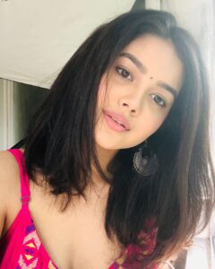 Priyal Mahajan Instagram - ❤️Sending love and smiles to who ever needs it today❤️