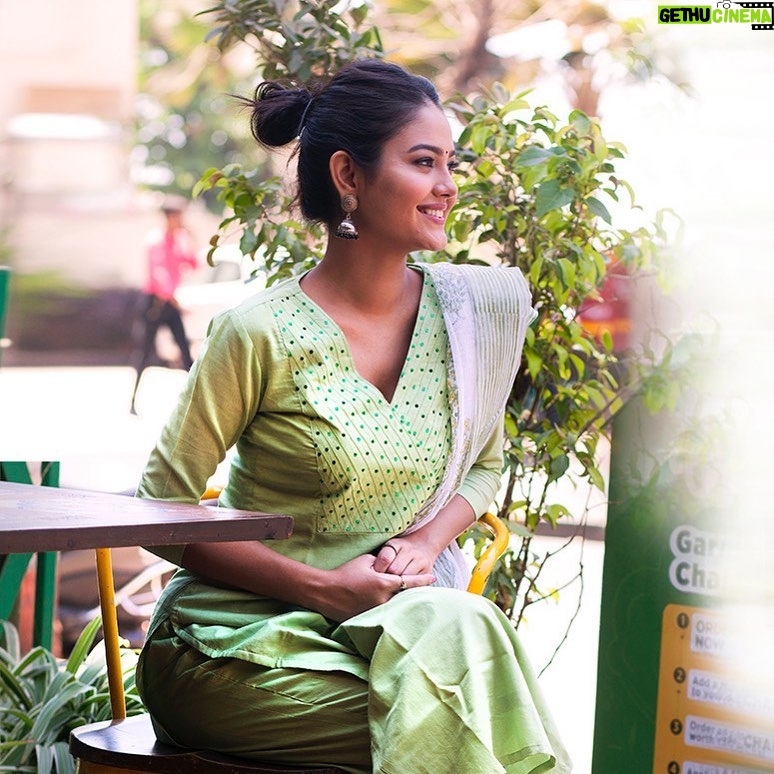 Priyal Mahajan Instagram - Once you start laughing, you start healing. Wearing- @ambraee_ Makeup- @makeupmistress_uneza