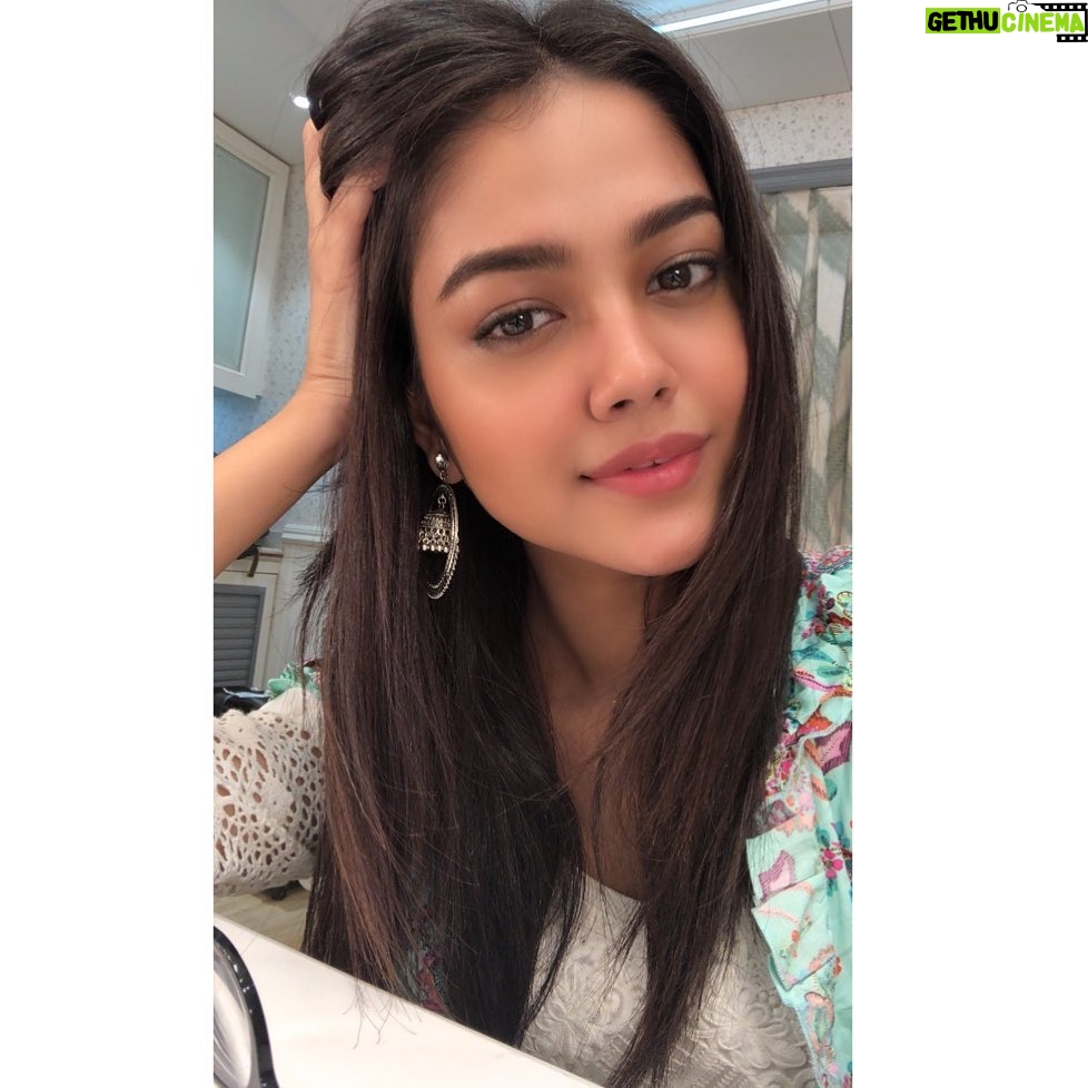 Priyal Mahajan Instagram - Happy sunday❤️🌸