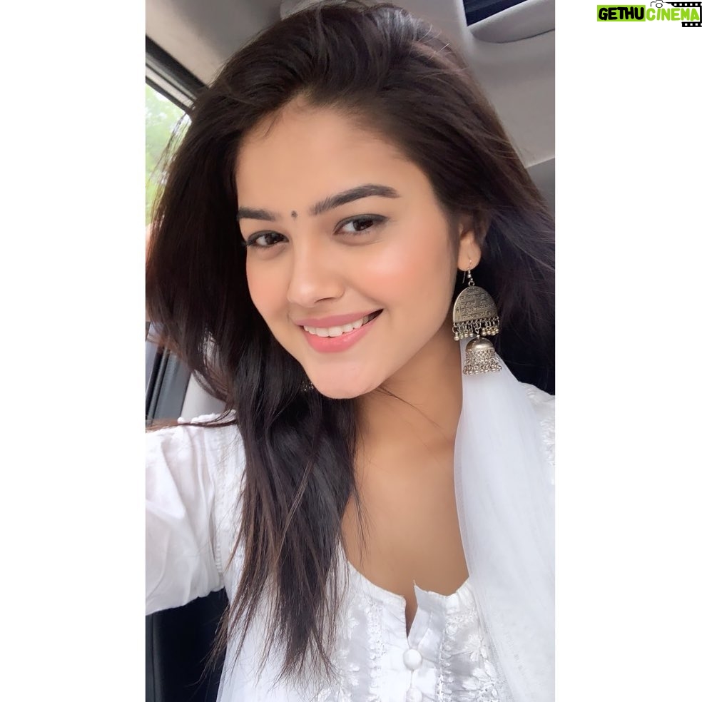Priyal Mahajan Instagram - Happy sunday🌸 Delhi, India