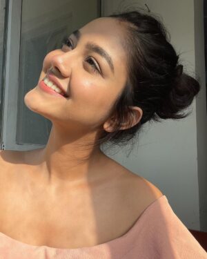 Priyal Mahajan Instagram - I think I’m in a love triangle🥵.... I love myself, myself love me, me loves I🤪