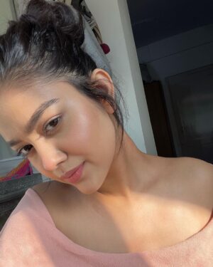 Priyal Mahajan Instagram - I think I’m in a love triangle🥵.... I love myself, myself love me, me loves I🤪