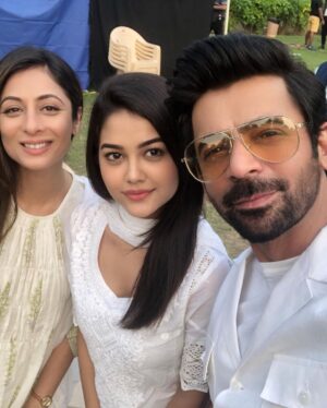 Priyal Mahajan Instagram - ❤️
 @whosunilgrover @sarahjanedias