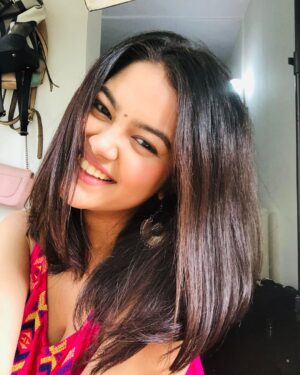 Priyal Mahajan Instagram - ❤️Sending love and smiles to who ever needs it today❤️