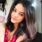 Priyal Mahajan Instagram - ❤️Sending love and smiles to who ever needs it today❤️
