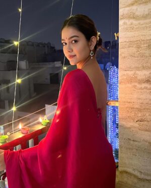 Priyal Mahajan Instagram - Everything rani pink🩷❤️‍🔥

Let there always be light…🫶🏻🪔 
Happy Diwali🤍