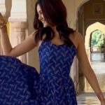 Priyal Mahajan Instagram - Kab se tu mera hai.. Kab se mai teri Laila😉💙🦋 Outfit- @bunaai