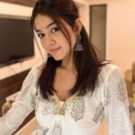 Priyal Mahajan Instagram - हमारी तरफ से निगाहें हटा लो !!
