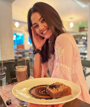 Priyal Mahajan Instagram - Body type: never skips dessert.😋