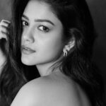 Priyal Mahajan Instagram - Darlin', don't quit your daydream It's your life that you're making🤍 Shot by- @trishasarang Makeup & hair- @beautybysevy Outfit @appapop @priajain Jewellery @viariaccessories Styled by @anshikaav Assisted by @roshiijain Styling intern @bhatia_tanisha