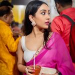 Priyamvada Kant Instagram - Saari ki saari, sari pictures post kardi 💖