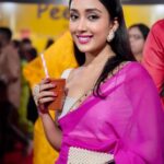 Priyamvada Kant Instagram - Saari ki saari, sari pictures post kardi 💖