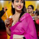Priyamvada Kant Instagram - Saari ki saari, sari pictures post kardi 💖