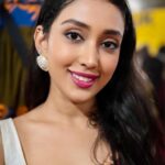 Priyamvada Kant Instagram - Saari ki saari, sari pictures post kardi 💖