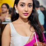 Priyamvada Kant Instagram - Saari ki saari, sari pictures post kardi 💖