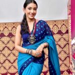 Priyamvada Kant Instagram - Shubho vijaya! Happy dassehra everyone.. this year durga pujo was very special.. felt like home.. really celebrated with all my heart.. sharing glimpses of navami darshan, bhog distribution, us singing and dancing at the concert, boron, sindoor khala everything I did!! Thankyou @jyotimukerji for bringing me to your Barir pujo.. and @jaan.kumar.sanu for giving us paraar adda vibes 🙌🏻 #duggadugga