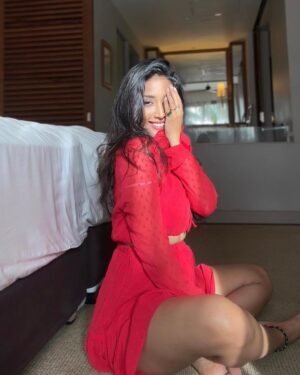 Priyamvada Kant Instagram - Ek rose 
Har roz 🥀