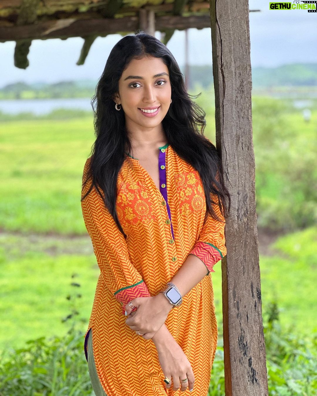 Priyamvada Kant Instagram - Brothers! Need to send Rishta pictures help me select 3 🫶