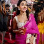 Priyamvada Kant Instagram - Saari ki saari, sari pictures post kardi 💖