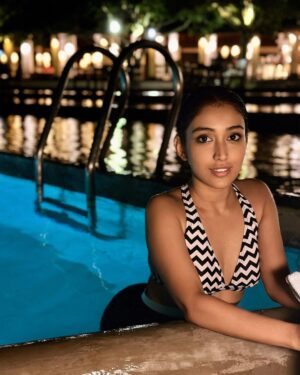 Priyamvada Kant Instagram - What non swimmers do when they say they went for a swim 🐳