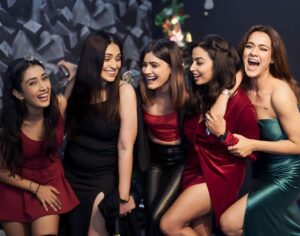 Priyamvada Kant Instagram - - ALL THE JINGLE LADIES 🍾 #fulldope
It was a wonderful night 😻 Special thanks to @reecha_sinha @surajmm for graciously hosting a lovely evening 🥂 It was so nice seeing everyone!

📸 - @travel.with.sharmajii