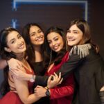 Priyamvada Kant Instagram – – ALL THE JINGLE LADIES 🍾 #fulldope
It was a wonderful night 😻 Special thanks to @reecha_sinha @surajmm for graciously hosting a lovely evening 🥂 It was so nice seeing everyone!

📸 – @travel.with.sharmajii