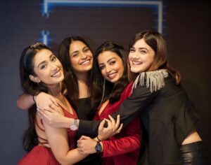 Priyamvada Kant Instagram - - ALL THE JINGLE LADIES 🍾 #fulldope
It was a wonderful night 😻 Special thanks to @reecha_sinha @surajmm for graciously hosting a lovely evening 🥂 It was so nice seeing everyone!

📸 - @travel.with.sharmajii