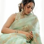 Priyanka Mohan Instagram – देसी girlll 🧚🏻‍♀️

Wearing @toraniofficial 
Styled by @shruthimanjari 
Jewellery @avrswarnamahaljewellers 
Photos @kiransaphotography 
M&H @kalwon_beauty @chinnahairstylist