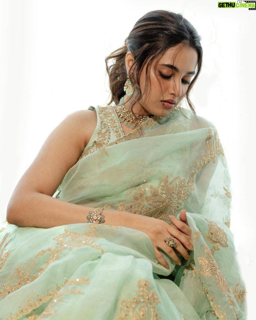 Priyanka Mohan Instagram - देसी girlll 🧚🏻‍♀️ Wearing @toraniofficial Styled by @shruthimanjari Jewellery @avrswarnamahaljewellers Photos @kiransaphotography M&H @kalwon_beauty @chinnahairstylist