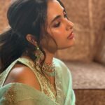 Priyanka Mohan Instagram - देसी girlll 🧚🏻‍♀️ Wearing @toraniofficial Styled by @shruthimanjari Jewellery @avrswarnamahaljewellers Photos @kiransaphotography M&H @kalwon_beauty @chinnahairstylist