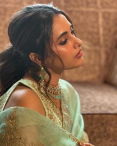 Priyanka Mohan Instagram - देसी girlll 🧚🏻‍♀️ Wearing @toraniofficial Styled by @shruthimanjari Jewellery @avrswarnamahaljewellers Photos @kiransaphotography M&H @kalwon_beauty @chinnahairstylist
