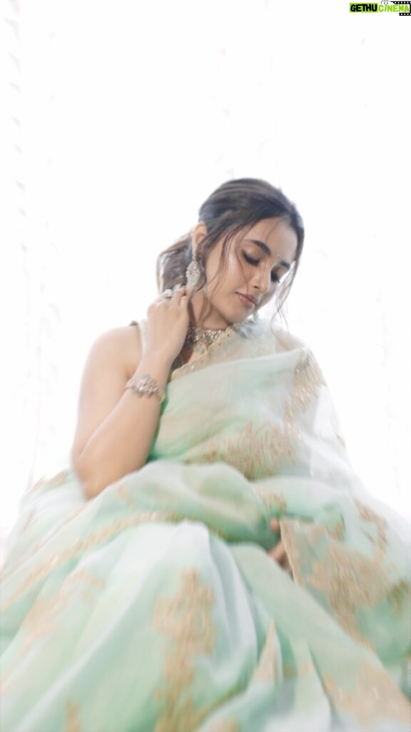 Priyanka Mohan Instagram - BTS🎥 #avrswarnamahaljewellers #thanksforallthelove @avrswarnamahaljewellers 🎥 @kiransa