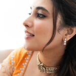 Priyanka Mohan Instagram – Orange obsession 🧡

Styling & Creative Direction by @tanishqmalhotraa
Wearing @devnaagri & @akoyajewels
M&H @kalwon_beauty @chinnahairstylist 
Photos by @kannasrihari