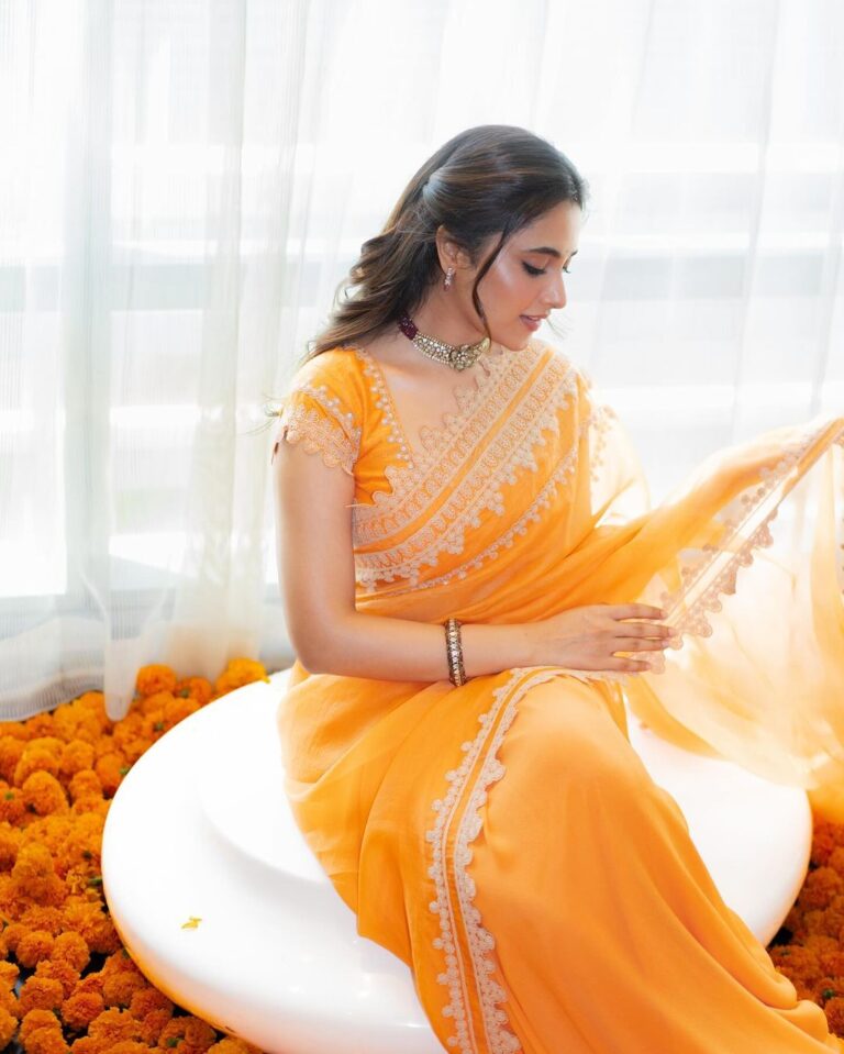 Priyanka Mohan Instagram - Orange obsession 🧡 Styling & Creative Direction by @tanishqmalhotraa Wearing @devnaagri & @akoyajewels M&H @kalwon_beauty @chinnahairstylist Photos by @kannasrihari