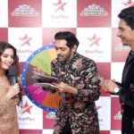 Priyanshi Yadav Instagram - Ayaan, Faltu, Dhaval aur Natasha ne diye mazedaar sawaalon ke kuch ajeeb jawaab wo bhi #JhatPatFataFat!🤭 Dekhiyega zaroor, #StarParivaarAwards2023, aaj shaam 7 baje, StarPlus aur Disney+ Hotstar par. @niharikachoukseyofficial @aakashahuja @heypriyanshi._ @therohitchandel @karansinghchhabra