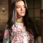 Priyanshi Yadav Instagram - shining with the sun🦋🌻🐝 📷: @therohitchandel 💗 #instagram #post #foryou #sun #sunkissed