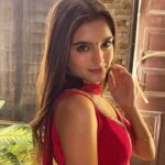 Priyanshi Yadav Instagram - mandatory diwali post?🪔❤️ *swipe left to see me giving puppy eyes* #instagram #diwali #posts