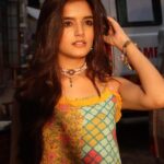 Priyanshi Yadav Instagram - 🌻🌅💛 📸: @veer_photography606__ #fypシ #instagram #post #priyanshiyadav #pandyastore #pretty #sunkissed
