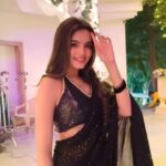 Priyanshi Yadav Instagram - ये चूड़ियाँ , ये बालियां , ये प्यारा सा लिबास🕊️🪞📜 #reels #instagram #saree #indianaesthetics Mumbai, Maharashtra