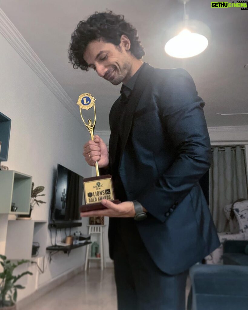 Priyanshu Painyuli Instagram - 1st One is here😊 and I can’t stop smiling😊😊 Thank you so much @lionsgoldawards for recognising me as the ‘Talented Multifaceted Actor’ of the Year. It was a special year for me with some very special releases from ‘Uturn’ by @arifkhan09 to ‘Charlie Chopra’ by @vishalrbhardwaj to ‘Pippa’ by @rajamenon and ‘Shehar Lakhot’ by @nopi . Shukriya to all the Directors who trusted me with their scripts 😊🙏🏼 This award is to each one of you ( cast n crew ) I have worked with🤗🤗 Thank you so much to each one of you who has complimented me for my work at least once in my life.. an appreciation is always what keeps an artist going and then an award makes you believe You are on the right path.😊😊 SHUKRIYA 🤗🤗 #lionsgoldawards2023 #Uturn #charliechopraandthemysteryofsolangvalley #pippa #sheharlakhot