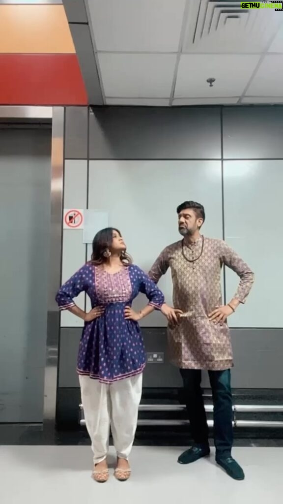 Punnagai Poo Gheetha Instagram - Vicky and I tried this super fun dance move. Post your Fun Maaro hook step on Ur FB, Instagram or Tik Tok, type: #Fun maaro U may stand a chance to watch Sila Nodigalil on 24th Nov with the Cast Richard Rishi, Yashika & Punnagai Poo Gheetha #funmaaro