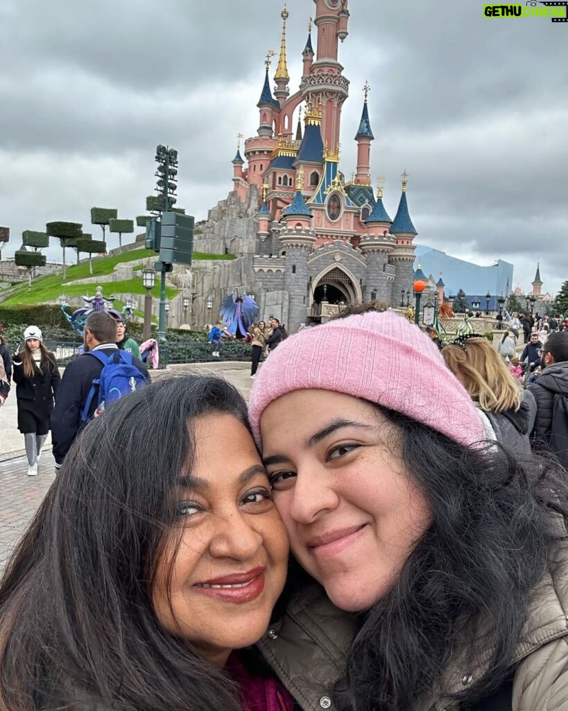 Raadhika Sarathkumar Instagram - Disneyland Paris, 2023. It truly is the happiest place on earth ✨ Thank you @gtholidays.in for the fabulous planning and execution ❤️ . . . . . #holiday #desinfluencer #eiffeltower #momlife #bakingwithkids #family #love #mommyblogger #southasianmom #siblings #momsofinstagram #indianmom #girlmom #southasianblogger #chennaibloggers #travelwithkids #paris #disneyland #disneylandparis