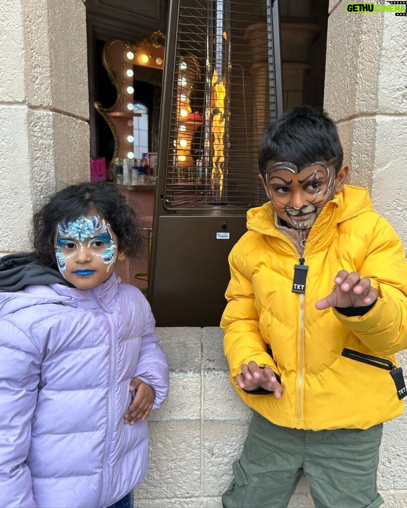 Raadhika Sarathkumar Instagram - Disneyland Paris, 2023. It truly is the happiest place on earth ✨ Thank you @gtholidays.in for the fabulous planning and execution ❤️ . . . . . #holiday #desinfluencer #eiffeltower #momlife #bakingwithkids #family #love #mommyblogger #southasianmom #siblings #momsofinstagram #indianmom #girlmom #southasianblogger #chennaibloggers #travelwithkids #paris #disneyland #disneylandparis