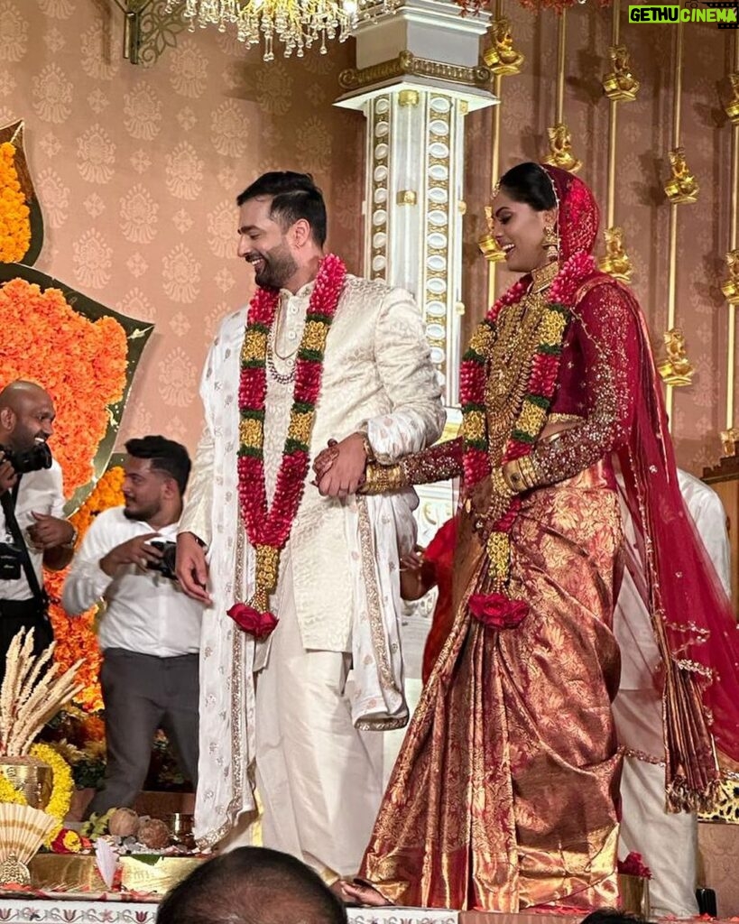 Raadhika Sarathkumar Instagram - Wedding time of @karthika_nair9 with Rohit , daughter of @radhanair_r and Rajsekaran, with the loyal 80s to add to the laughter and give love @suhasinihasan @chiranjeevikonidela @poonam_dhillon_ @poornimabhagyaraj @apnabhidu @menaka.suresh @sujataavijaykumar @revathyasha a beautiful and superbly organised wedding, enjoyed the warmth and love.❤️❤️❤️❤️❤️❤️