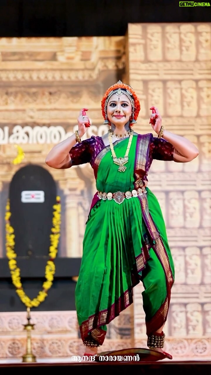 Rachana Narayanankutty Instagram - Thambala Nrutham by @rachananarayanankutty ♥️💫 Program : Sathyam Sivam Sundaram Kuchipudi Nattuvamela Location : Vaikom Mahadeva Temple @indian_classical_dancers_2021 @bhavaragam @dancephotography____ @kerala_classical_dance @chilanga___lover #rachananarayanankutty #kuchipudi #classicaldance #dancersoninstagram #dancelover #dancephotography #indianart #artistsoninstagram #dancer #actress #mollywood #malayali