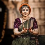 Rachana Narayanankutty Instagram - ഭാവയാമി രഘുരാമം ❤️ . . R A C H A N A N A R A Y A N A N K U T T Y . V A I K O M A S H T A M I 2 0 2 3 ✨️ . Clicks from the Kuchipudi recital by actor and dancer Rachanan Narayanankutty at Vaikom Mahadeva Temple @rachananarayanankutty . . . . . . . . . . . . . . #photography #click #portrait #bhavaragam #indianartgallery #nritya #kuchipudi #classicaldance #indianclassicaldance #souparnikacreations #clickstogallery