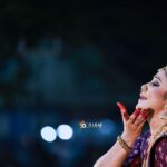 Rachana Narayanankutty Instagram - എന്തും, എന്തിനേയും സ്വീകരിക്കാൻ പ്രാപ്തമായ ആത്മാവിലേക്കുള്ള യാത്ര എത്ര മനോഹരമാണ്! On the process of being that RECEPTIVE SOUL! 🤍 PC 3Leaf Photography #vaikkommahadevakshethram