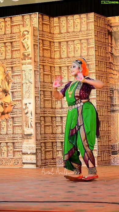 Rachana Narayanankutty Instagram - കുച്ചിപ്പുടി Rachana Narayanankutty #rachananarayanankutty #vaikom #vaikommahadevatemple #kuchupudi #dancer #dancerlife #classicaldancer #clasicdance #music #night #viralpost #viral Vaikom Mahadeva Temple
